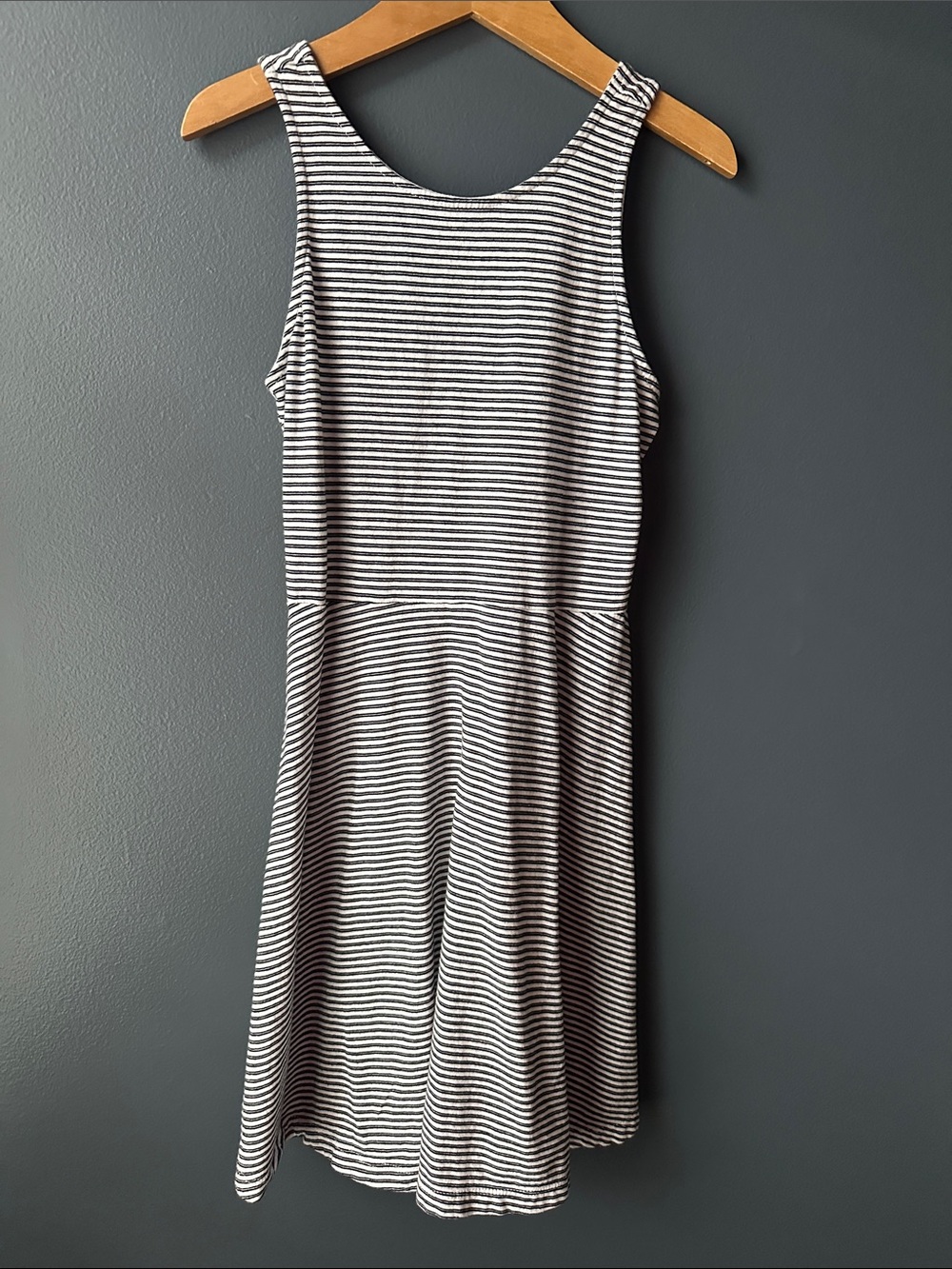 Old Navy Girls Dress size large 10-12 youth black and white striped dress
